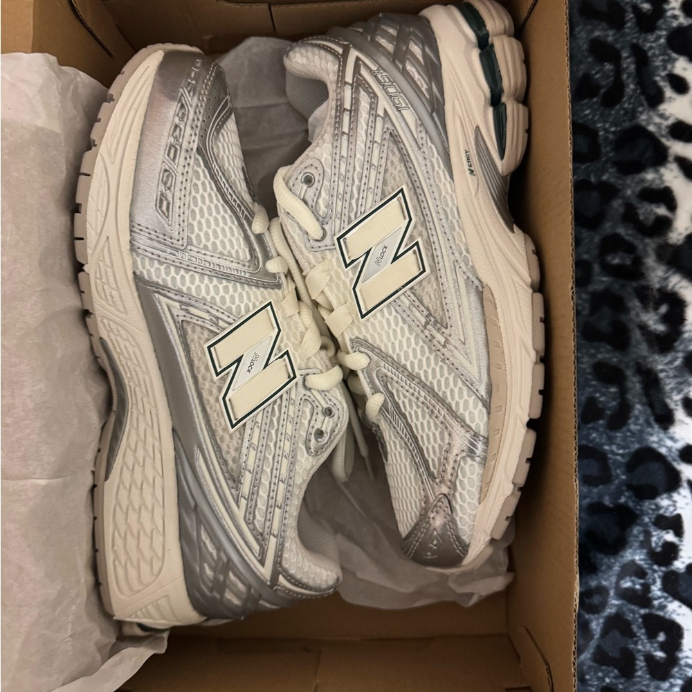 New Balance 1906R
Sz: 7(men) 8.5(women)